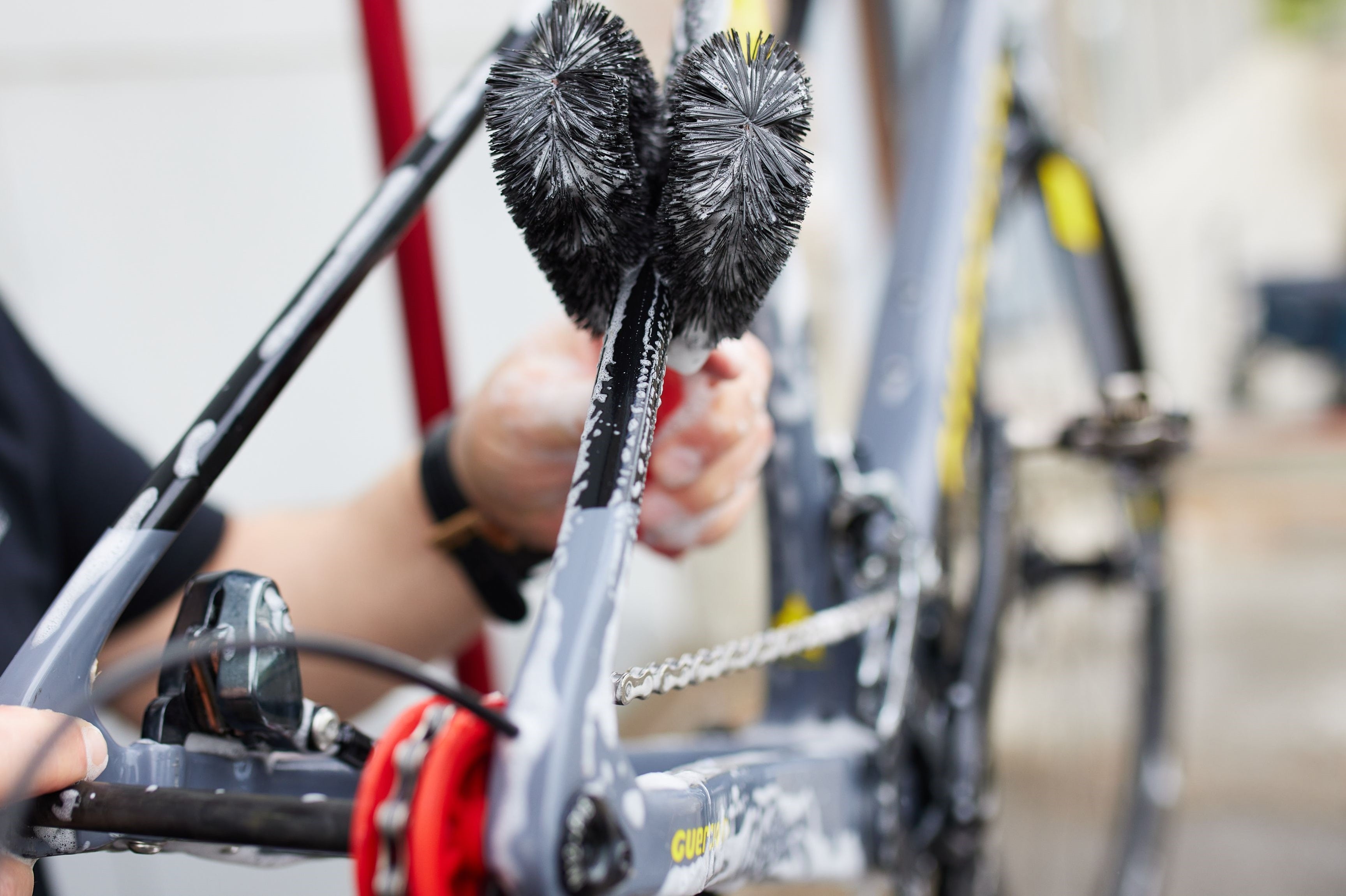 Cyclon Poetsborstel Two Prong Brush