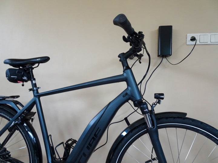 Universele laadhouder uit metaal - Maat L - zwart