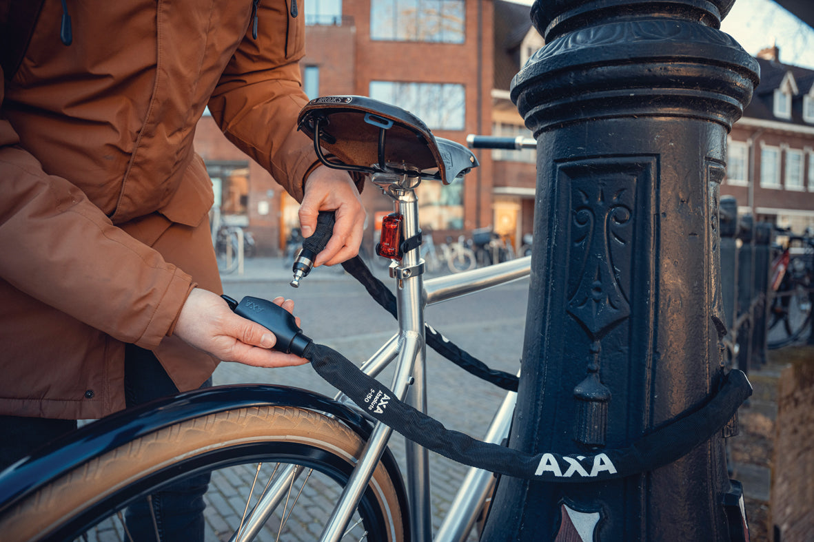 Kettingslot Axa Absolute 5-150 met polyester hoes - zwart