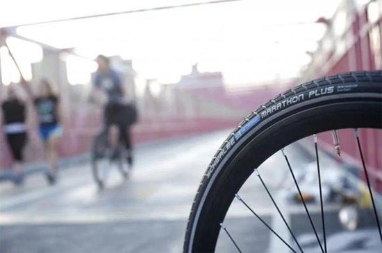 Fiets Buitenband - Schwalbe Buitenband - Marathon Plus - 28 inch x 1.40 - Zwart Reflecterend