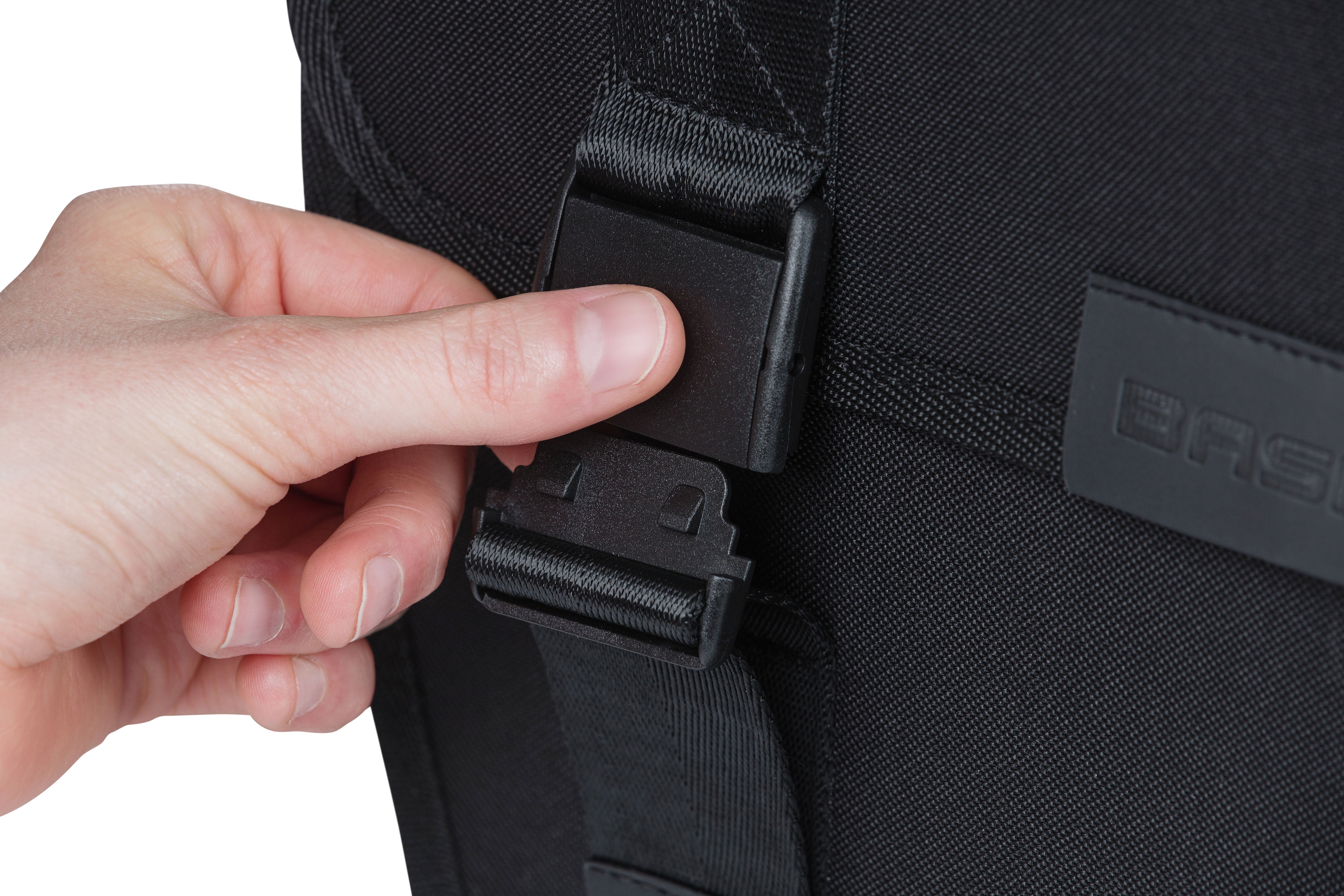 Fietstas Basil Tour Single Left 14 liter 34 x 14 x 34 cm - zwart