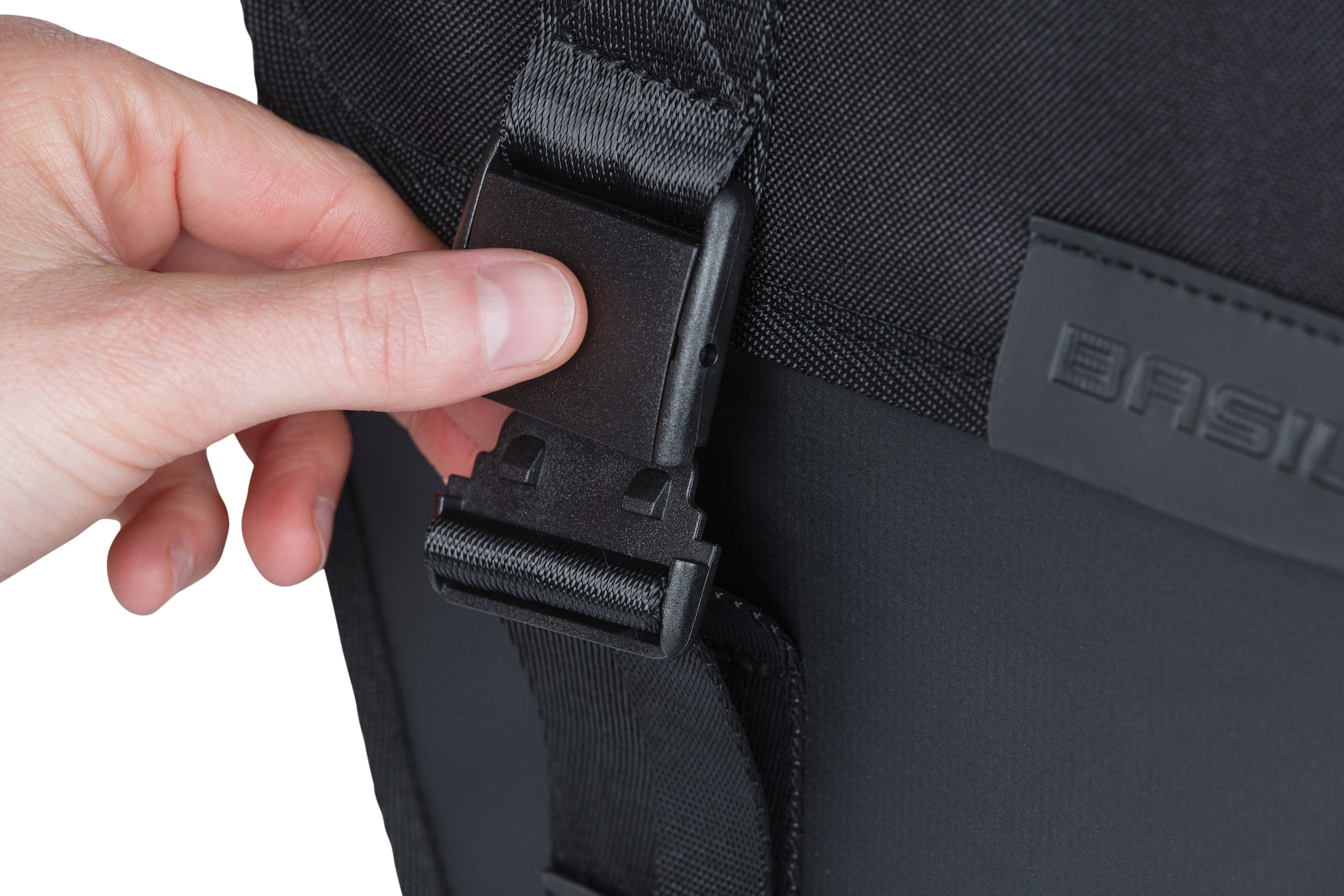 Dubbele fietstas Basil Tour Waterproof XL 35 liter 34 x 14 x 34 cm - zwart