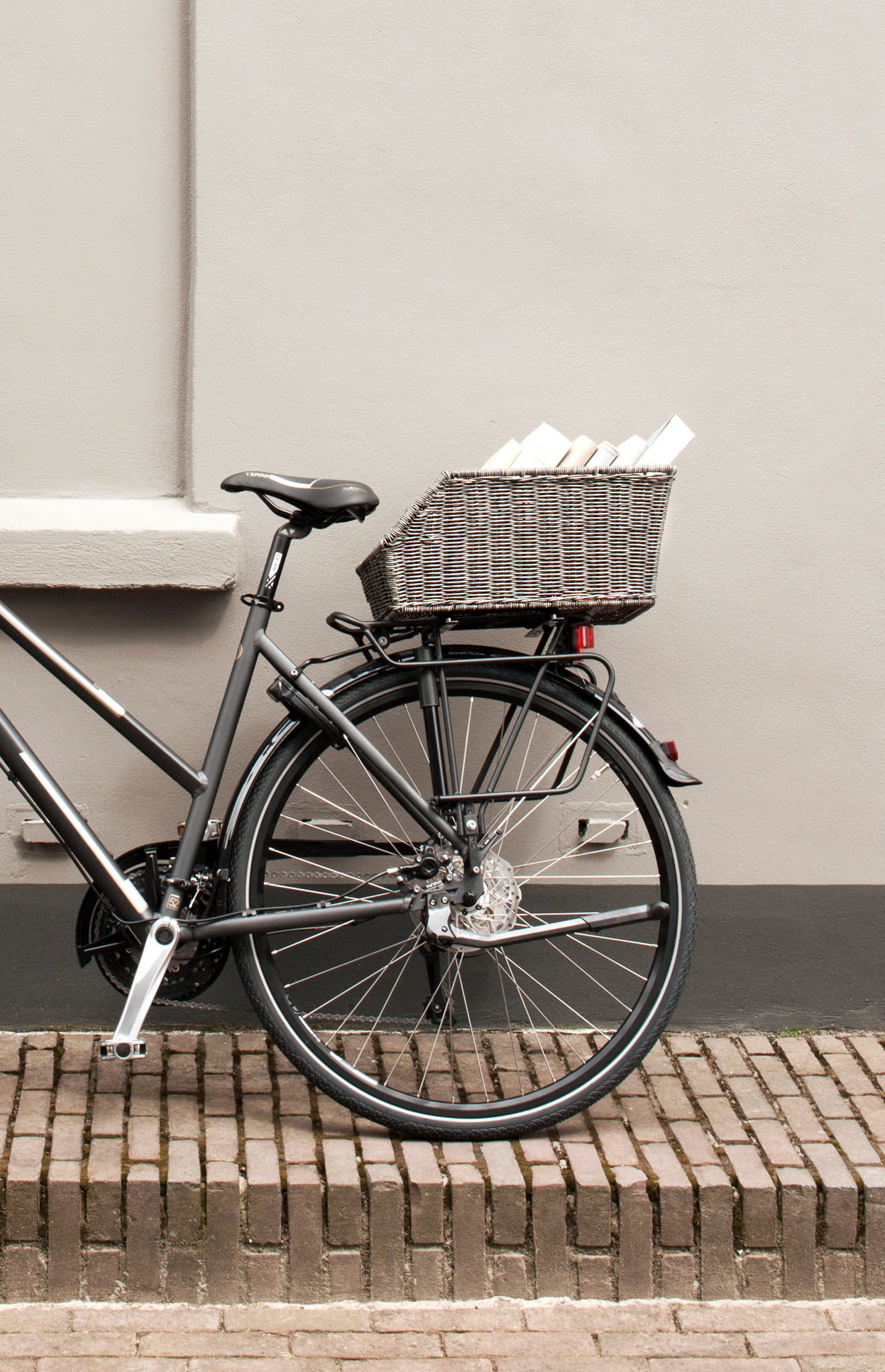 Fietsmand Basil Cento Rattan Look met dragerbevestiging 47 x 34 x 22 cm - nature brown