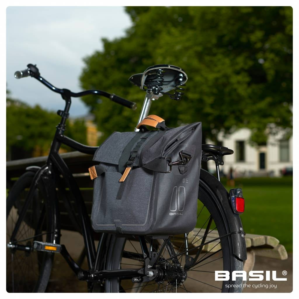 Enkele fietstas Basil Urban Dry Business Bag 20 liter 37 x 15 x 38 cm - donkergrijs