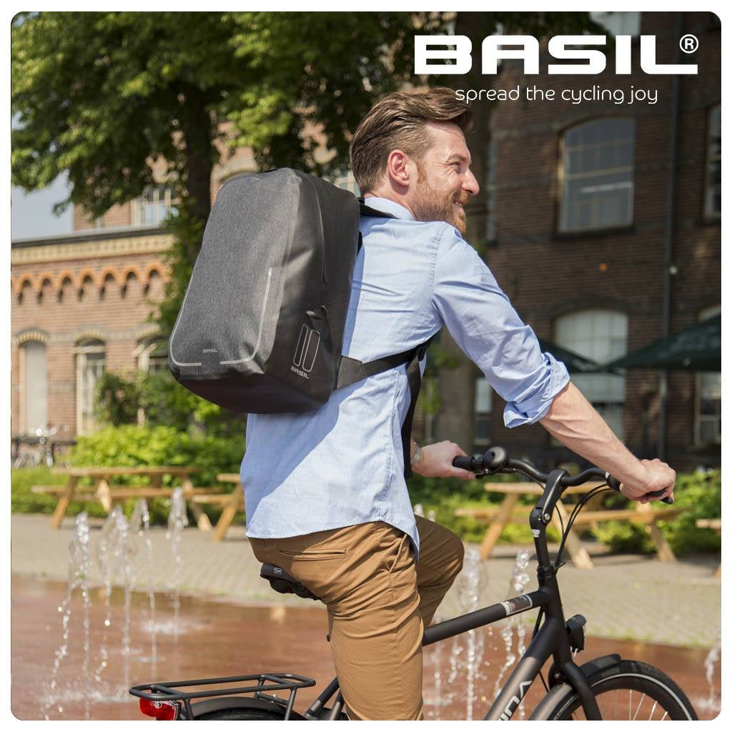 Fietsrugzak Basil Urban Dry Backpack 18 liter 27 x 16 x 45 cm - grijs