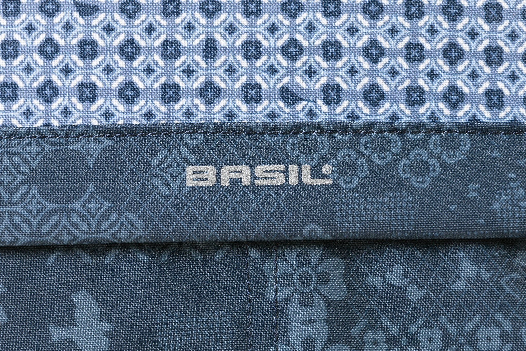 Fietstas Basil Bohème Carry All 18 liter 44 x 17 x 31 cm - blauw