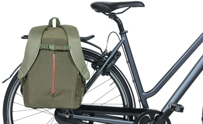 Fietsrugzak voor 13" laptop Basil B-Safe Commuter Nordlicht 13 liter 26 x 13 x 40 cm - olijfgroen
