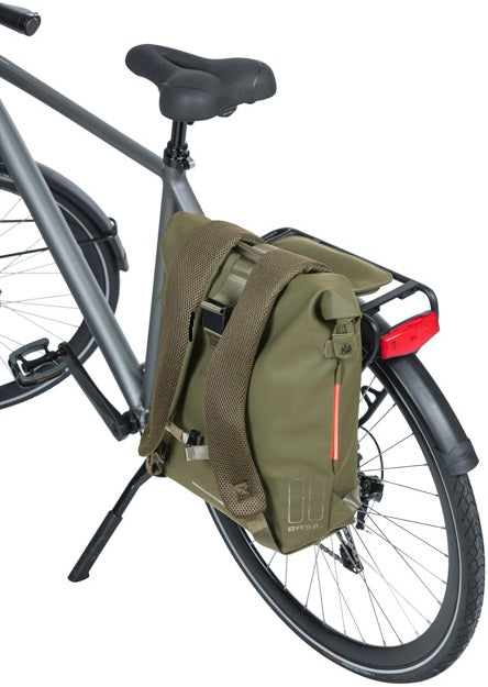 Fietsrugzak Basil SoHo Nordlicht 17 liter 31 x 14 x 37 cm - mosgroen