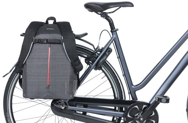 Fietsrugzak voor 13 inch laptop Basil B-Safe Commuter 13 liter 26 x 13 x 40 cm - zwart
