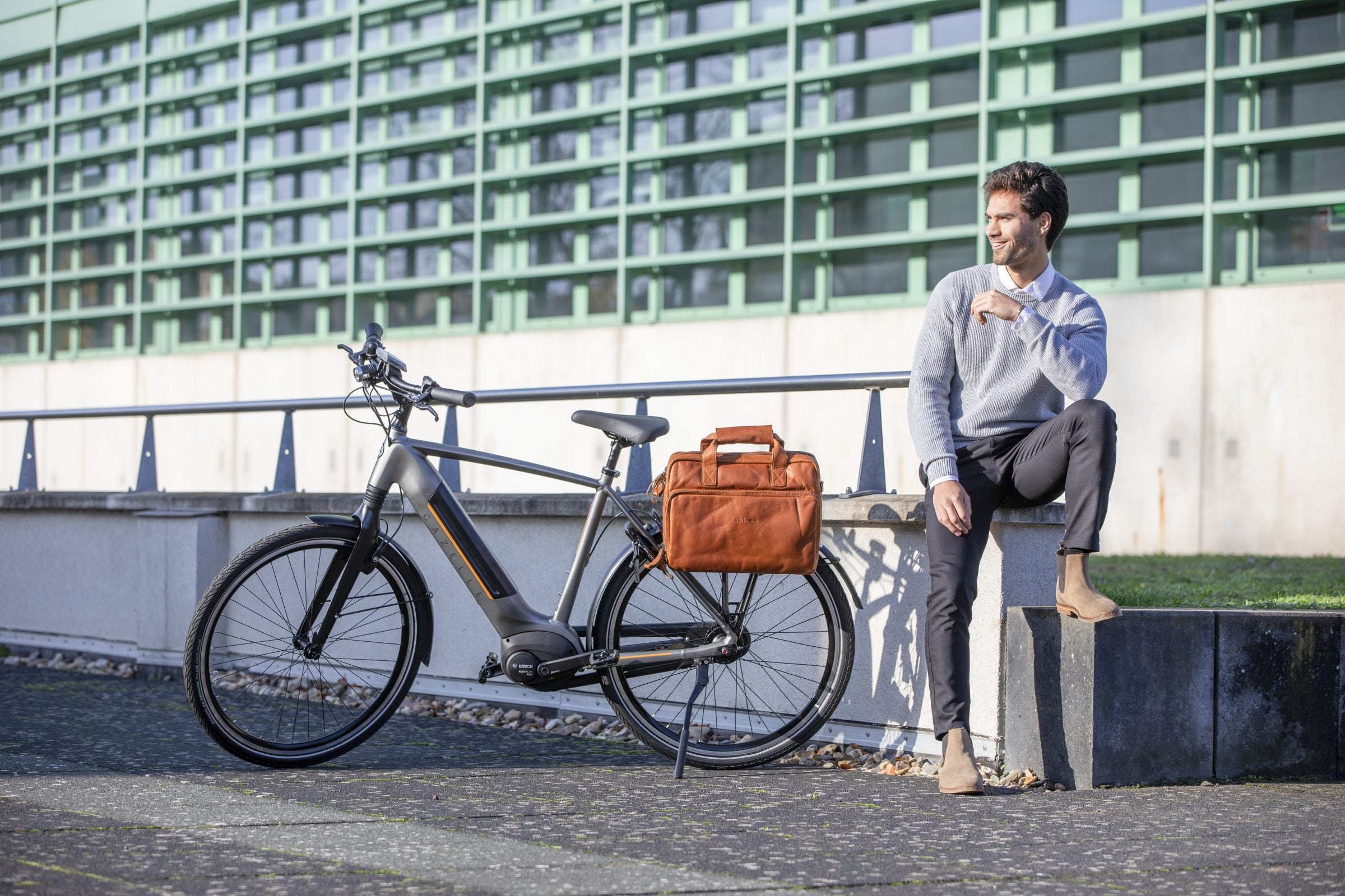 Fietstas New Looxs Cali 17 liter 40 x 15 x 31 cm - gemaakt van luxe leder - cognac