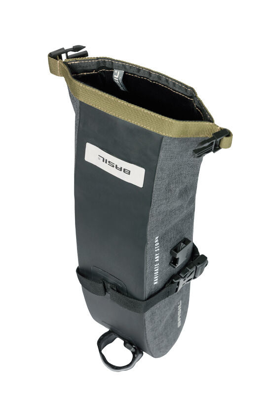 Zadeltas Basil Navigator Storm M 1.5 liter 10 x 9 x 29 cm - zwart