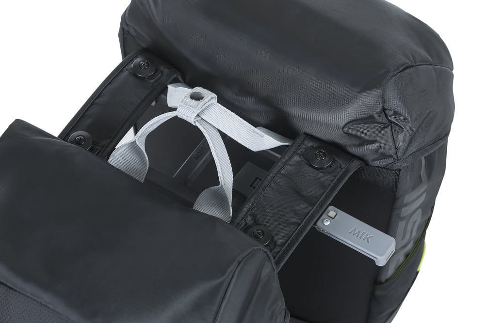 Dubbele fietstas Basil Miles 34 liter 13 x 26 x 35 cm (2x) - zwart / lime