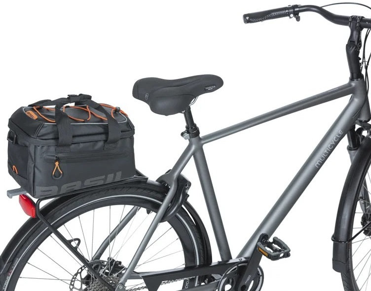 Bagagedragertas Basil Miles Tarpaulin MIK 7 liter 30 x 19 x 16 cm - zwart/oranje