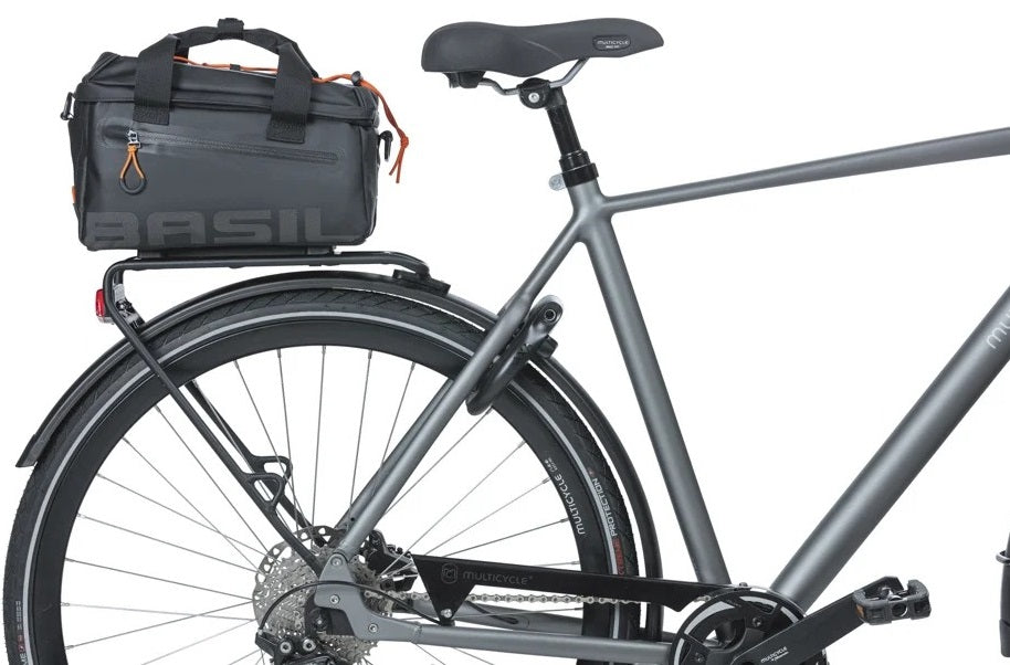 Bagagedragertas Basil Miles Tarpaulin MIK 7 liter 30 x 19 x 16 cm - zwart/oranje