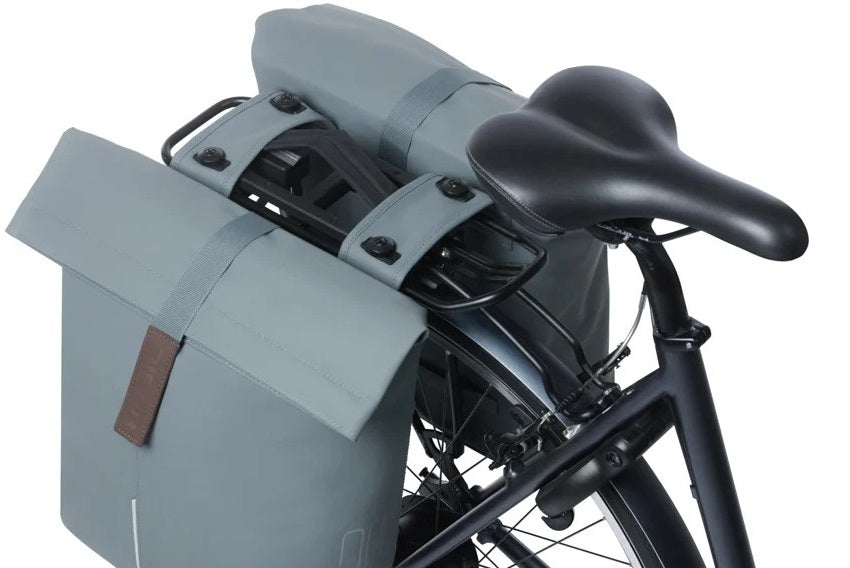 Dubbele fietstas Basil City MIK 28-32 liter - graphite blue