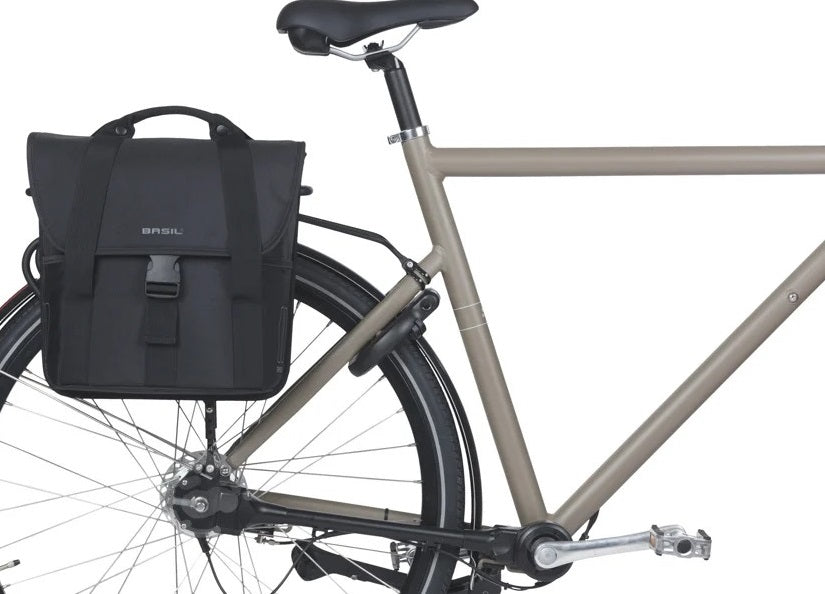 Enkele fietstas Basil GO 16 liter - zwart