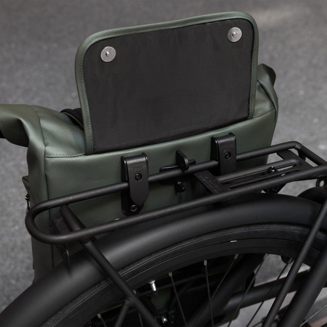 Gerecyclede enkele fietstas Urban Proof Rolltop 20 liter 30 x 15 x 42cm - groen - afbeelding 2