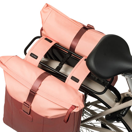 Dubbele fietstas Basil Vive 28-35L 14 x 30 x 38 cm - bordeaux/roze - afbeelding 6