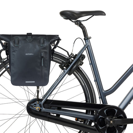 Enkele fietstas Basil Rivo M tarpaulin MIK 12-15L 14 x 25 x 38 cm - zwart - afbeelding 6