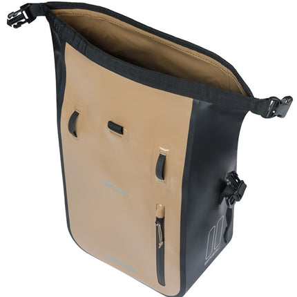 Enkele fietstas Basil Rivo M  tarpaulin MIK 12-15L 14 x 25 x 38 cm - zand/zwart - afbeelding 4