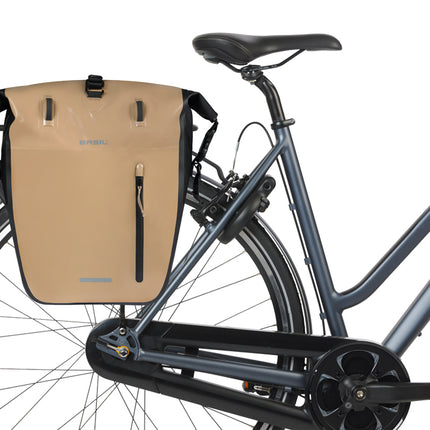 Enkele fietstas Basil Rivo L tarpaulin MIK 25-31L 14 x 28 x 43 cm - zand/zwart - afbeelding 6