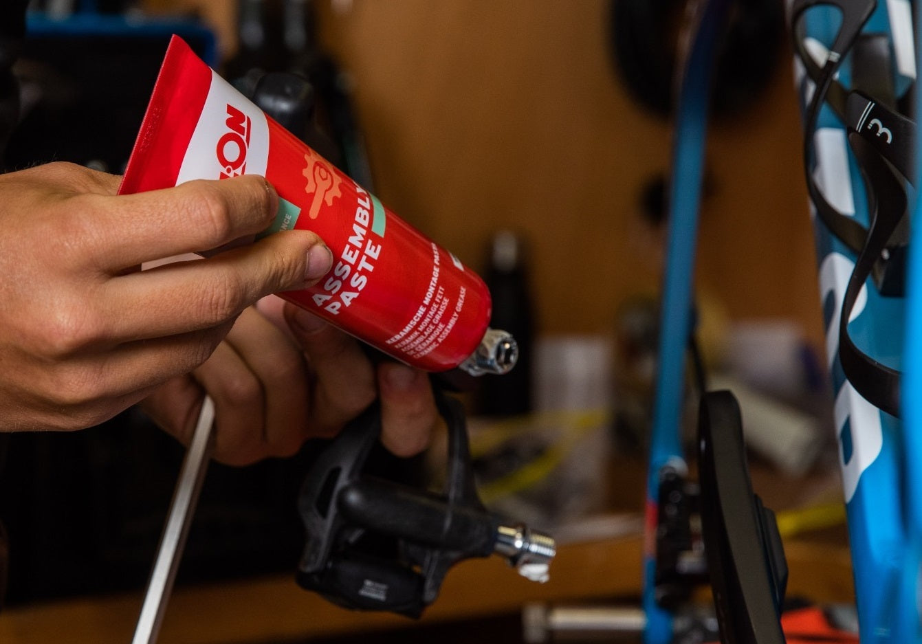 Cyclon Assembly Paste tube - 150 ml (in blisterverpakking)
