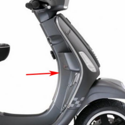 beenschild Piaggio origineel grijs titanio 742/B vespa S 67495400ez