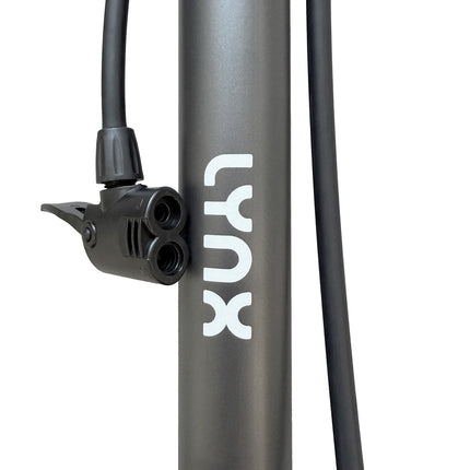 Lynx Fietspomp Typhoon – 23 x 10 x 63 cm – FK440250.GRA – productafbeelding 2