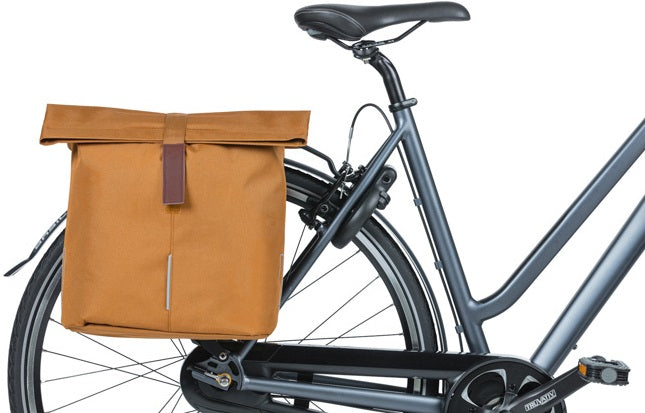 Dubbele fietstas Basil City 28 tot 32 liter 30 x 18 x 49 cm - camel bruin