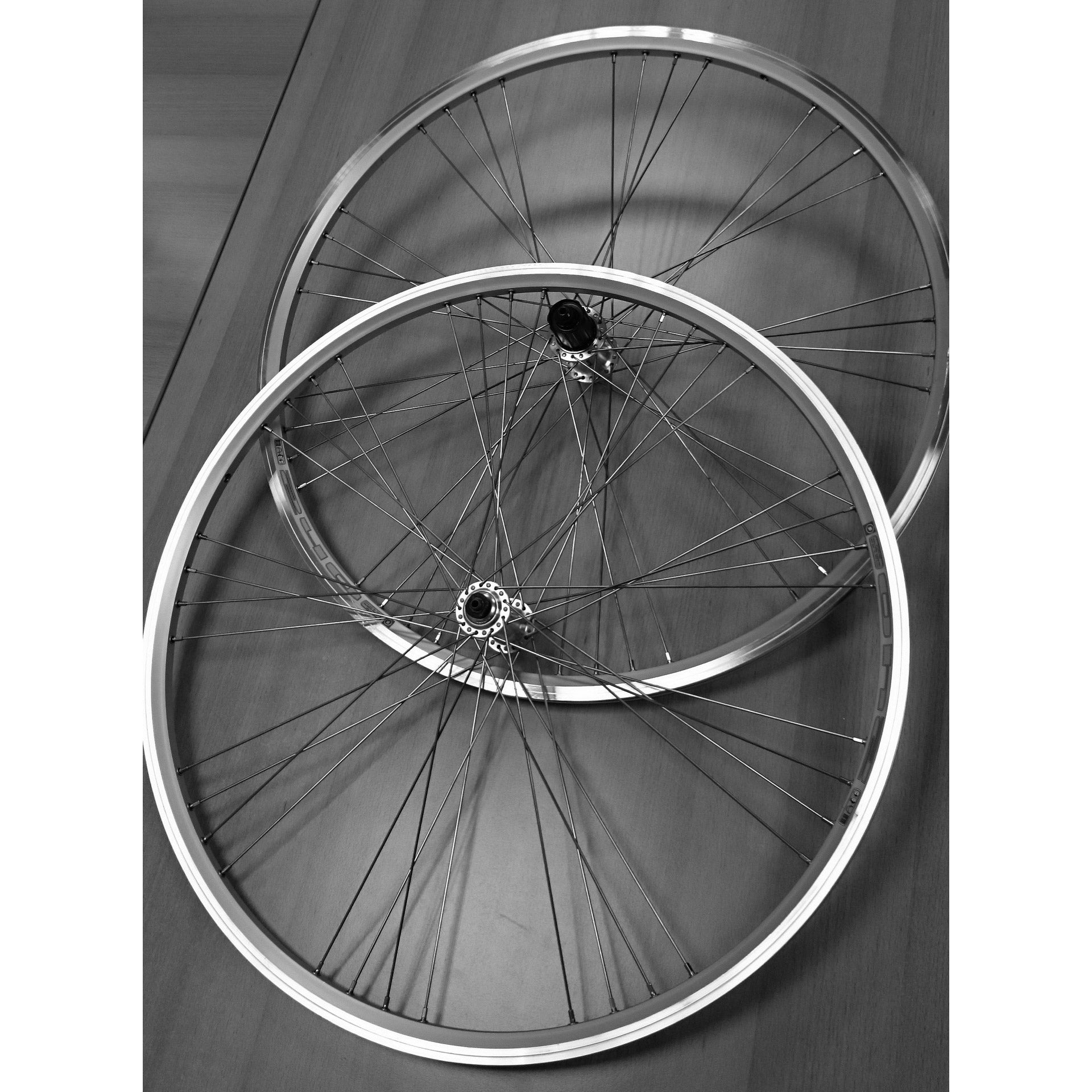 Velox wielset 28"Hybride velg  M240 9X4 gespaakt enk.gebust