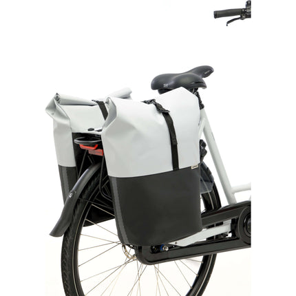 New Looxs Nyborg Double MIK 2.0 lichtgrijs/zwart op een fiets - montagevoorbeeld